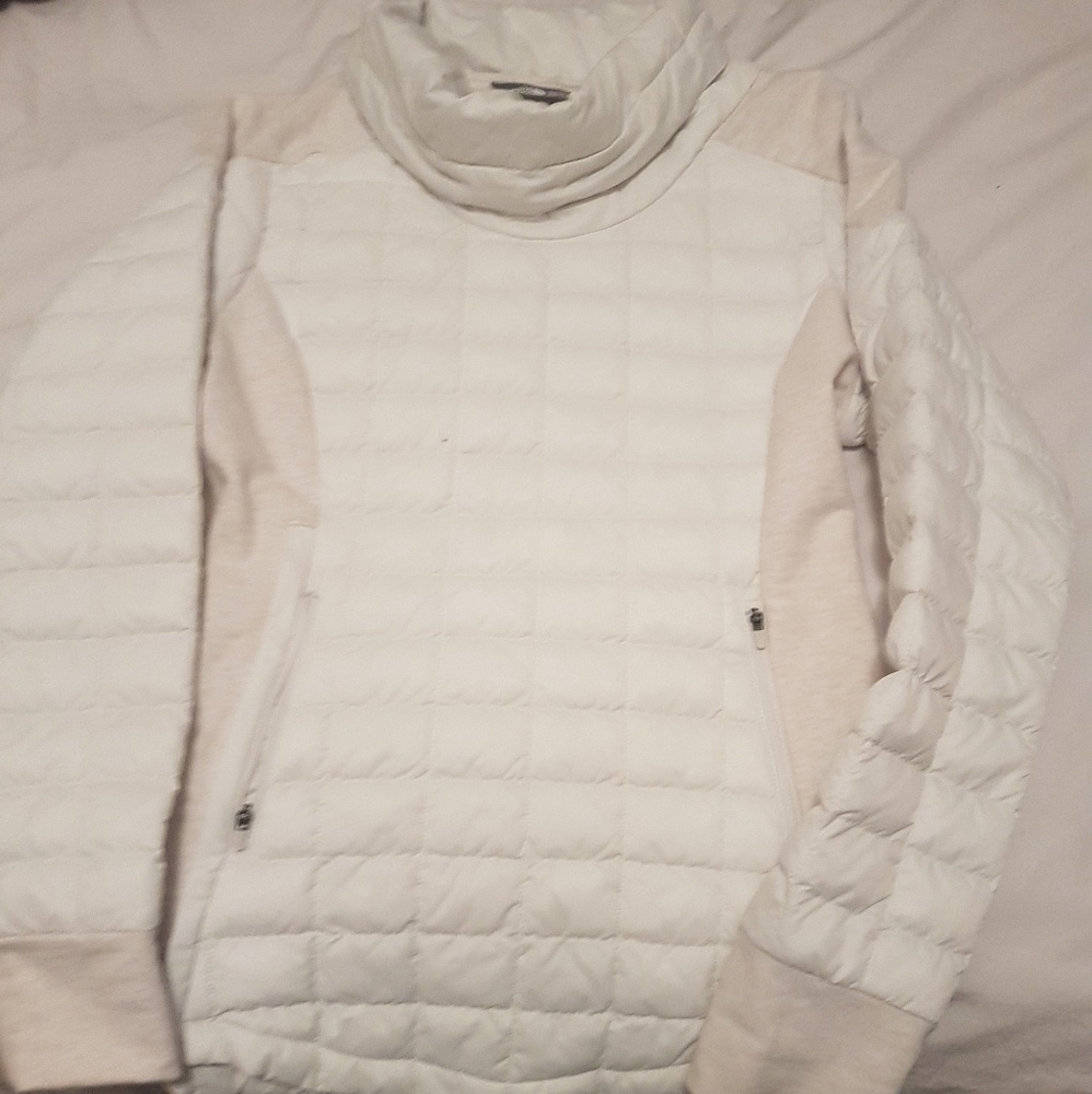 North face bubble pullover
